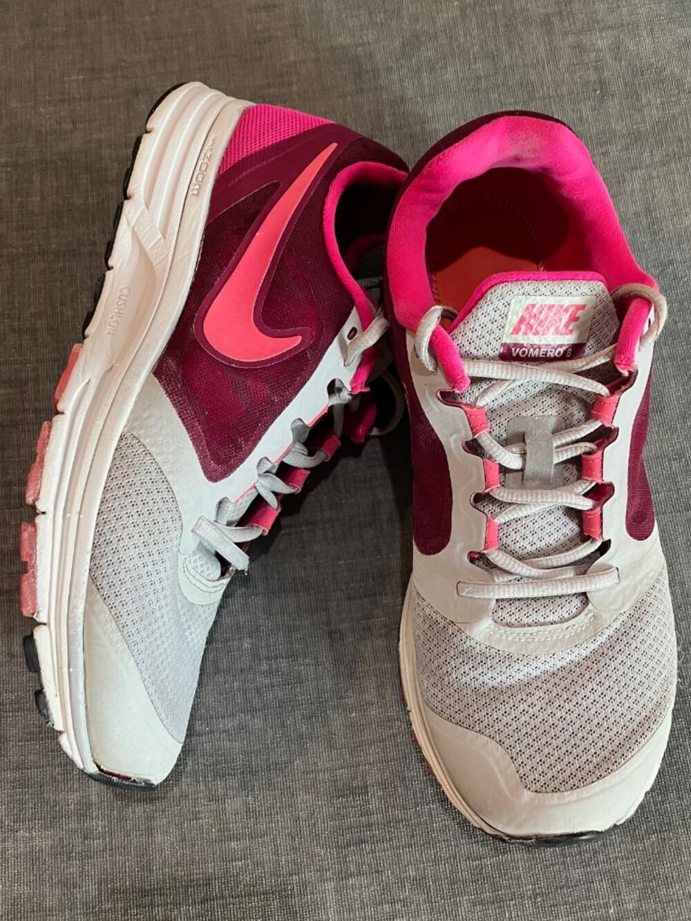 Nike Zoom Vomero 8 Pink Burgundy Running Sneakers Women’s 9.5 Retro Y2K